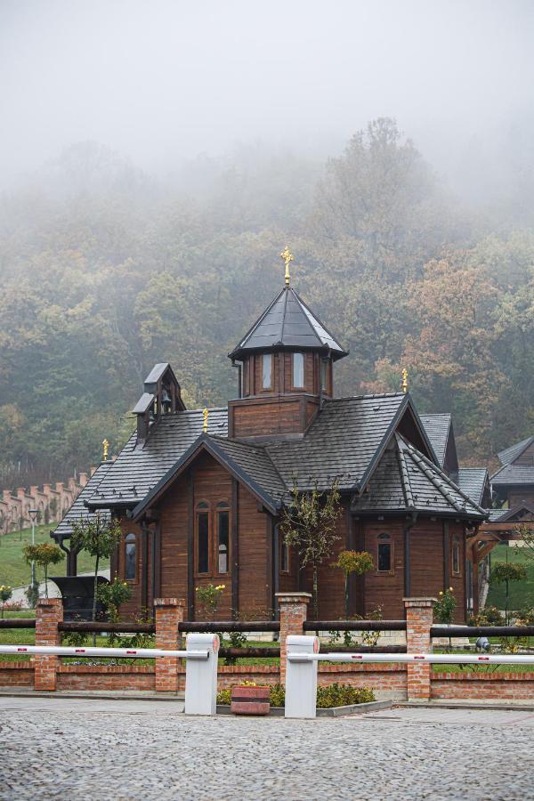 Hotel Etno Naselje Vrdnicka Kula Vrdnik Exteriér fotografie