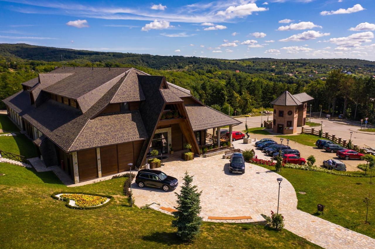 Hotel Etno Naselje Vrdnicka Kula Vrdnik Exteriér fotografie