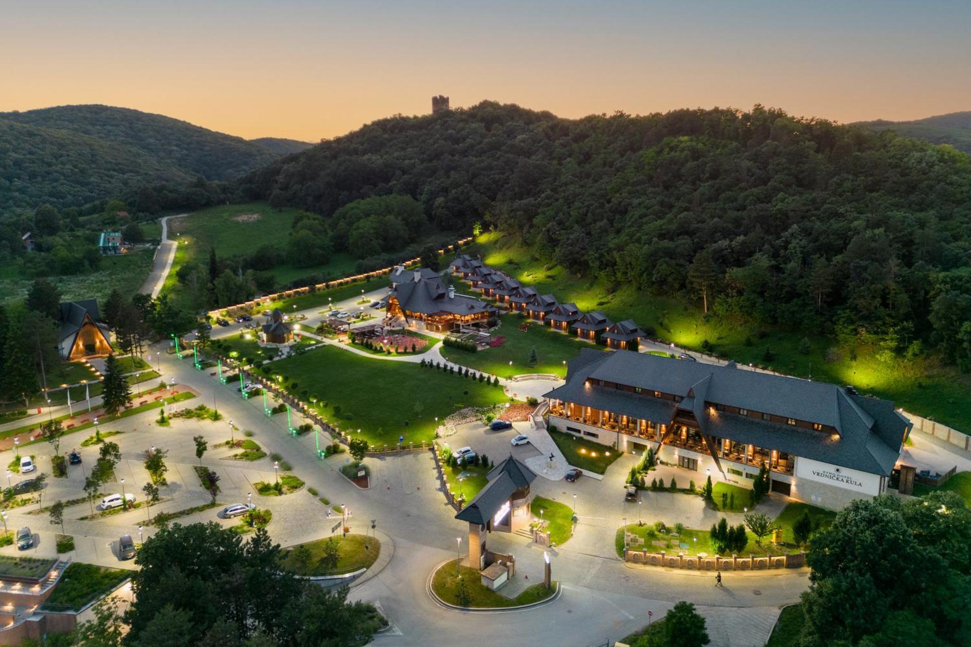 Hotel Etno Naselje Vrdnicka Kula Vrdnik Exteriér fotografie